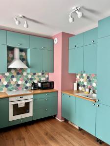 Zoo Arena Stay Free Parking