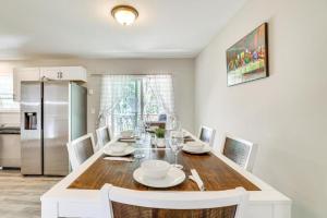 Family Cabin with Hot Tub Game Room Tobyhanna