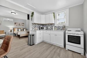 Sunny Pensacola Studio Near Beach and Downtown