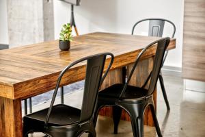 Chic Downtown Dallas Loft Sleeps 12