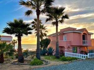Oceanfront - Casita Rosa