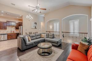 The Castle by the Lake with Pool and Balcony near Grandscape