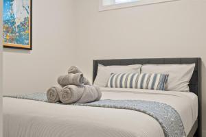 Cozy 2BR BSMT Suite with Board Games and Netflix