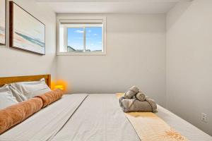 Cozy 2BR BSMT Suite with Board Games and Netflix