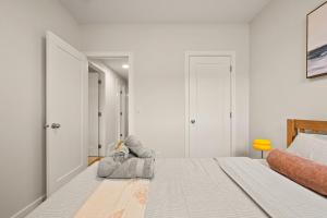 Cozy 2BR BSMT Suite with Board Games and Netflix