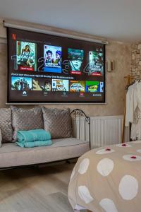 LEscapade Enchantée - Spa, Cheminée et Cinéma