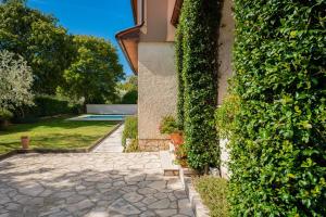 Villa Tina in Pinezići (Haus für 10 Personen)