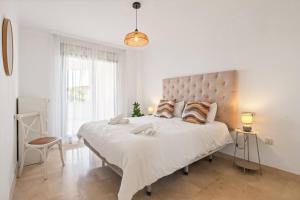 Family Friendly 2BR in Casares Pool and Padel Fun