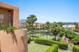 Family Friendly 2BR in Casares Pool and Padel Fun