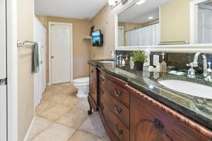 SR30 Updated Shamrock Condo Ski Access Fireplace