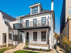 New Luxe Reno Hot Tub n Roof Top Terrace