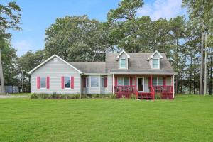 Spacious 3BR with Dock on Working Farm with Pool Table