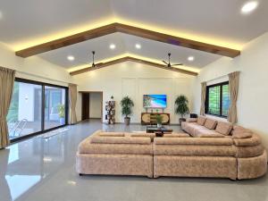 Villa plumeria vista - A Bloom by the Lake