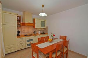 Alena in Debeljuhi (Haus für 4 Personen)