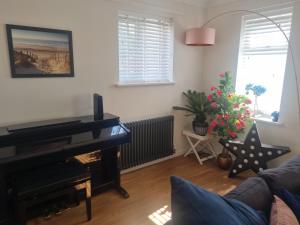 Fab 2 double bed detached house