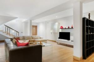 Elegant Villa near Playa Blanca, private pool, garden.