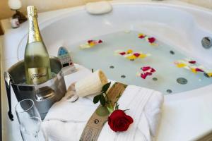 Elegant Villa near Playa Blanca, private pool, garden.