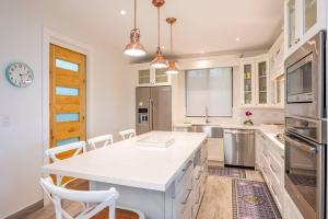 Casa Bella Sunset-pool Villa In Coco Tasteful