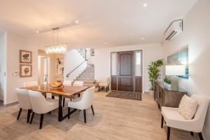 Casa Bella Sunset-pool Villa In Coco Tasteful