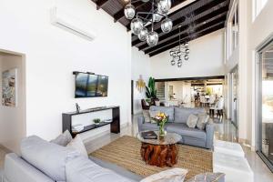 Sunset Ridge Ocean View & Infinity Pool