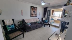 2 bed lake view Penthouse apartment close to the beach