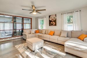 2 Mi to Town Home with Patio and Yard in Waterbury!