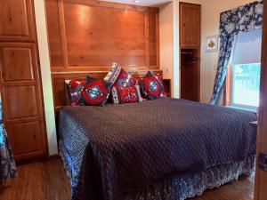 All Seasons Treehouse Village