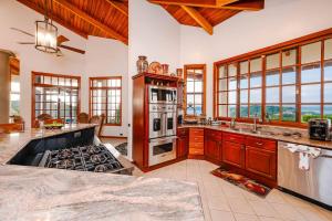 Casa Cole Top-of-the-World Villa w Pool Views