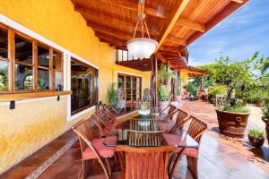 Casa Amarilla 4br Bay-view Villa - 8 Guests