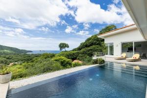 Casa Plumnelly Ocean-view Hillside Villa