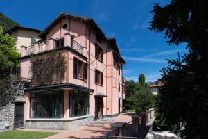 Pink Villa - by MyHomeInComo