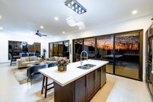 Casa Blanca 3 Master Suites & Pool Walk To Beach