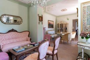 Pink Villa - by MyHomeInComo