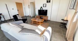 Private Parking - Balcony - Comfort & Light