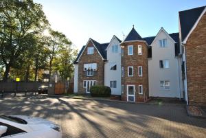 Elizabeth Court Stylish Two-Bedroom Apartments in Windsor
