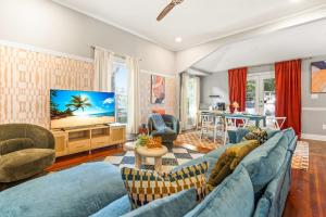 Spacious 4BD - Sleeps 10 - Movie Night & BBQ