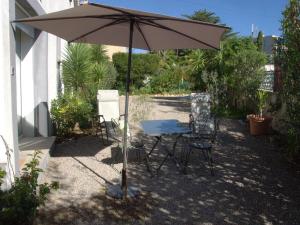 Le Goëland, chambre dhôtes, avec coin repas équipé, SDB privée, 20m2, jardin, piscine, vélos, proche mer