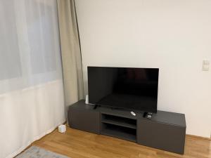 Luxury Apartment with Patio - Free Parking