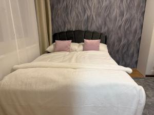 Luxury Apartment with Patio - Free Parking