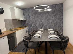 Luxury Apartment with Patio - Free Parking