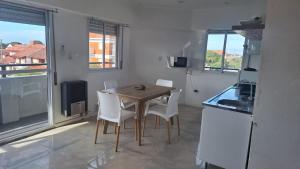 Departamento 3 ambientes a 3 cuadras de la playa con parrilla