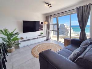 Luxurious Ocean View Beachfront Apartment