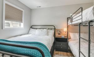 Elkridge Cabin With ac, Teslacharger, And Dog Enclosure