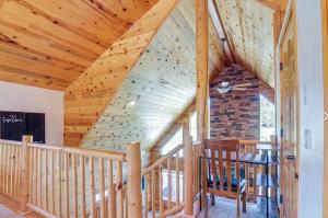 Elkridge Cabin With ac, Teslacharger, And Dog Enclosure