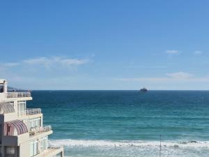 Luxurious Ocean View Beachfront Apartment