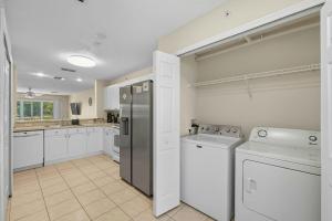 Spacious 2BR Condo Near Disney with Pool & Basketball