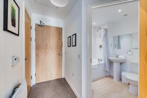 Elegant Apartment in Northampton Town Centre by Yoko Property