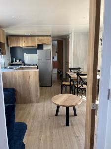 MH 399 3 chambres et 2 salles de bain entièrement équipé dans camping 4 étoiles