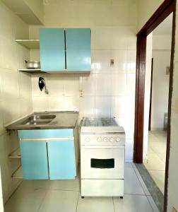 Quarto, sala, cozinha e banheiro menos de 2 minutos da praia do Porto da Barra-101-46