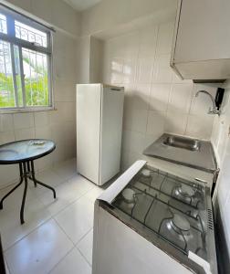 Quarto, sala, cozinha e banheiro menos de 2 minutos da praia do Porto da Barra-101-46